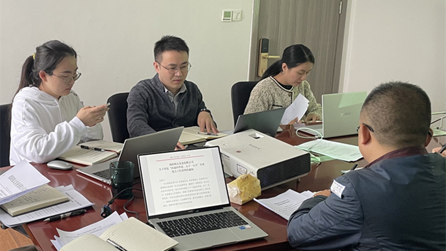 绵太公司-李洋在项目研究会上 绵太公司-李洋在项目研究会上